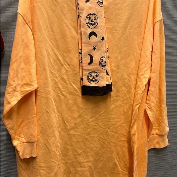 Oversized Hallo Queen shirt/socks - Picture 5 of 5